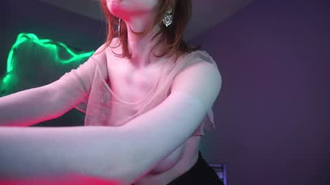 Snapshot of ginger_hugs chatting on 12-20-24, 04:20 im expecting 350 thumbs up on my altar online show from 12-20-24, 04:20