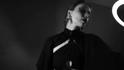        im expecting 350 thumbs up on my altar   online show from 03-20-26, 10:25