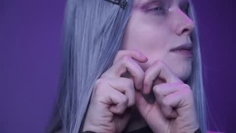        im expecting 350 thumbs up on my altar   online show from 04-29-26, 10:16