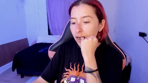 Snapshot of ginger_sweetty chatting on 02-13-25, 11:15 Ginger online show from 02-13-25, 11:15