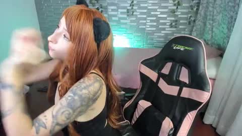 Snapshot of ginger_sweetty chatting on 10-22-25, 11:15 Ginger online show from 10-22-25, 11:15