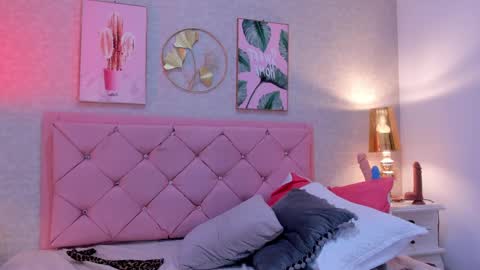 Snapshot of ginger_violetta chatting on 02-15-25, 10:52 Ginger online show from 02-15-25, 10:52