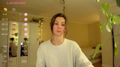 Snapshot of gingerbread__house chatting on 11-08-25, 04:18 Vasilisa online show from 11-08-25, 04:18