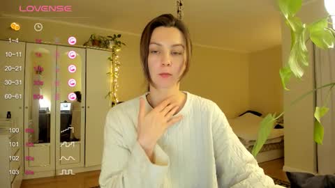 Snapshot of gingerbread__house chatting on 11-14-25, 04:38 Vasilisa online show from 11-14-25, 04:38