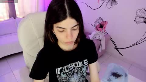 Snapshot of ginnywett chatting on 02-10-26, 01:26 Kendall online show from 02-10-26, 01:26