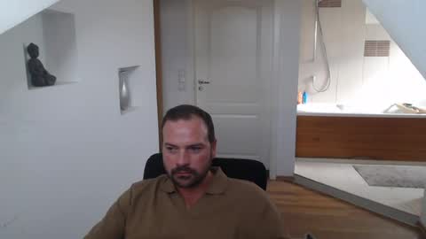 Snapshot of gintonik89 chatting on 07-25-26, 04:26 gintonik89 online show from 07-25-26, 04:26