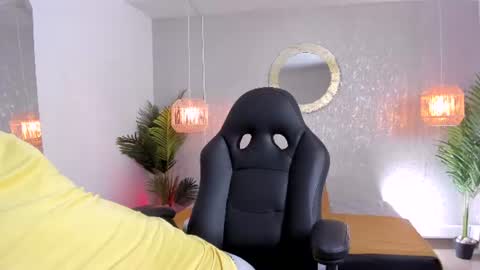 Snapshot of gio_carangi chatting on 06-18-26, 02:23 Gio Carangi online show from 06-18-26, 02:23