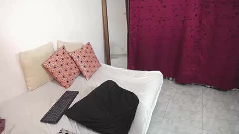 Snapshot of gio_gio44 chatting on 02-20-25, 01:03 Giorgia online show from 02-20-25, 01:03