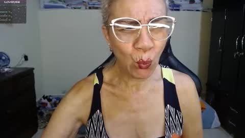 Snapshot of giorgia_xue53 chatting on 02-12-25, 11:20 Mary online show from 02-12-25, 11:20