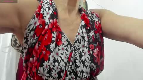 Snapshot of giorgia_xue55 chatting on 06-04-26, 01:11 Mary online show from 06-04-26, 01:11