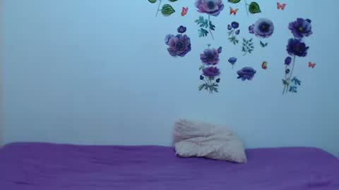 Snapshot of girl_naughty11 chatting on 06-11-26, 11:14 Isabella online show from 06-11-26, 11:14