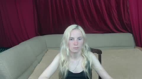 Snapshot of girl_summer97 chatting on 05-23-26, 01:15 Katia online show from 05-23-26, 01:15