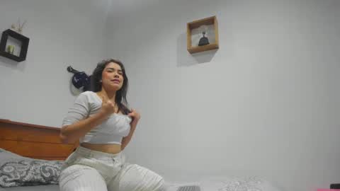 Snapshot of girl_sweet09 chatting on 10-07-25, 10:29 girl_sweet09 online show from 10-07-25, 10:29