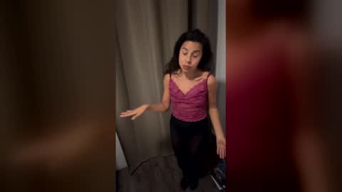 Snapshot of girldulce045 chatting on 02-17-26, 10:38 girldulce045 online show from 02-17-26, 10:38