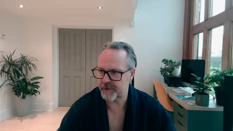 girlsandbikes online show from 12-12-24, 09:08