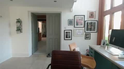 girlsandbikes online show from 09-16-25, 08:15