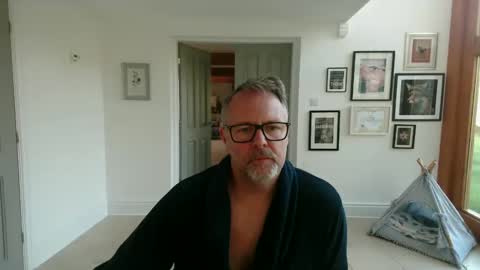 girlsandbikes online show from 09-29-25, 08:52