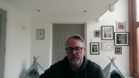 girlsandbikes online show from 10-23-25, 10:25