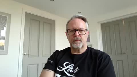 girlsandbikes online show from 11-21-25, 11:31