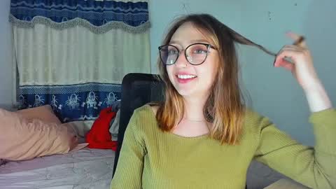 Snapshot of girlsativa chatting on 12-24-24, 04:11 Maze Thumbs up online show from 12-24-24, 04:11