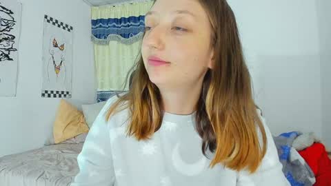 Snapshot of girlsativa chatting on 12-27-24, 02:04 Maze Thumbs up online show from 12-27-24, 02:04