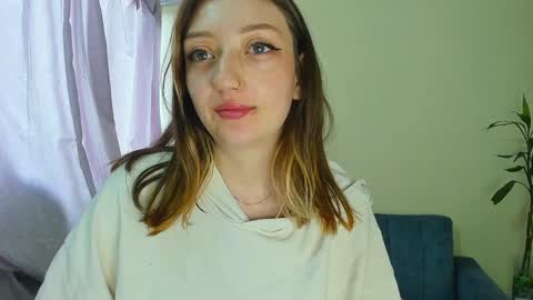 Snapshot of girlsativa chatting on 01-03-25, 12:08 Maze Thumbs up online show from 01-03-25, 12:08