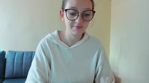 Snapshot of girlsativa chatting on 01-04-25, 04:00 Maze Thumbs up online show from 01-04-25, 04:00