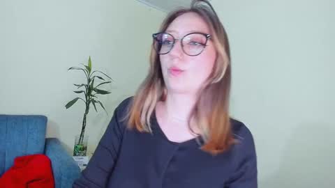 Snapshot of girlsativa chatting on 01-10-25, 02:14 Maze Thumbs up online show from 01-10-25, 02:14