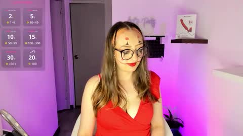 Snapshot of girlsativa chatting on 10-29-25, 10:44 Maze Thumbs up online show from 10-29-25, 10:44