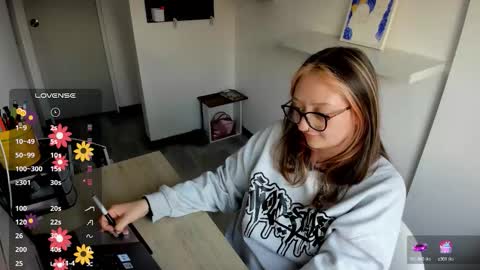 Snapshot of girlsativa chatting on 11-07-25, 09:48 Maze Thumbs up online show from 11-07-25, 09:48