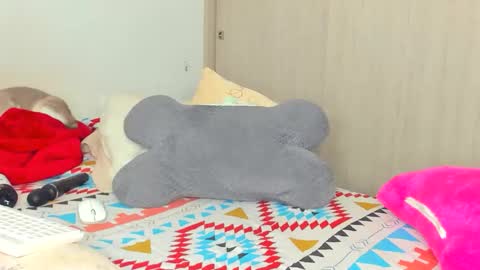 Snapshot of gisel6playful chatting on 12-18-25, 06:19 Gissel6playful online show from 12-18-25, 06:19