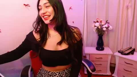 Snapshot of giselle_greey chatting on 10-23-25, 07:40 giselle_greey online show from 10-23-25, 07:40
