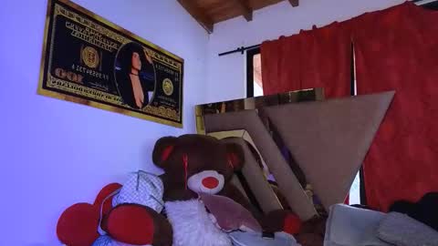 . Gisel Reyes . online show from 04-20-26, 06:53