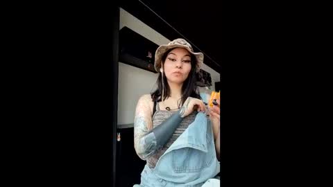 Snapshot of give_me_orgasms chatting on 12-21-25, 04:36 Nice to meet you my name is Heyli online show from 12-21-25, 04:36