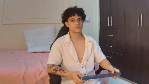 Snapshot of giyu_hayashi chatting on 12-18-25, 12:55 giyu online show from 12-18-25, 12:55