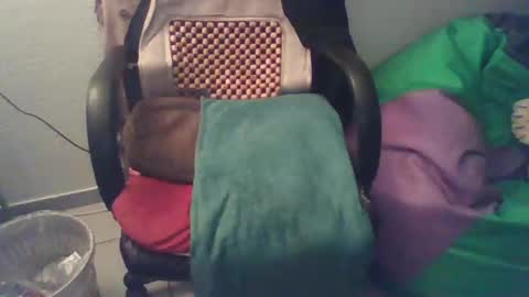 Snapshot of gjslave chatting on 01-29-25, 04:41 gjslave online show from 01-29-25, 04:41