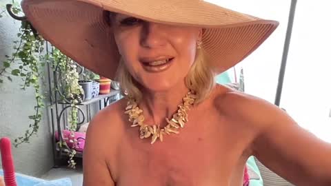 Gl1tter Barbie online show from 01-24-25, 12:52