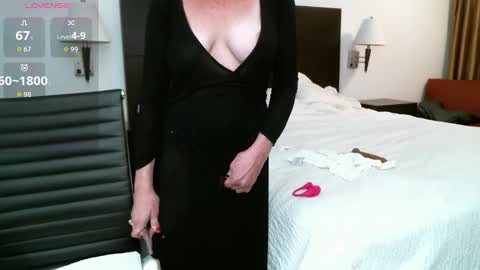 Snapshot of glam_cat chatting on 11-25-25, 01:05 Gwendolyn online show from 11-25-25, 01:05