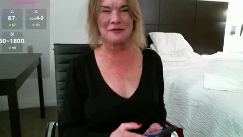 Snapshot of glam_cat chatting on 01-07-26, 05:10 Gwendolyn online show from 01-07-26, 05:10