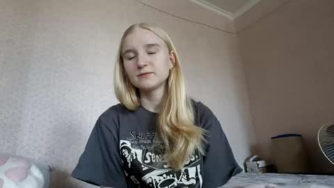 Laura online show from 04-11-26, 07:24