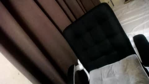 Snapshot of glenndou_daxs chatting on 10-19-25, 02:18 glenndou_daxs online show from 10-19-25, 02:18