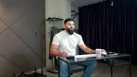 Matthew .. for short call me Matt online show from 12-20-24, 03:47