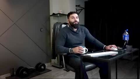 Matthew .. for short call me Matt online show from 12-27-24, 08:39