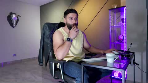 Matthew .. for short call me Matt online show from 03-10-25, 03:52