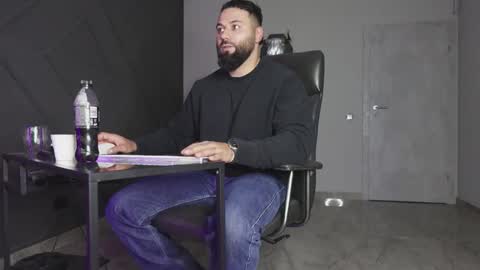 Matthew .. for short call me Matt online show from 10-19-25, 07:25