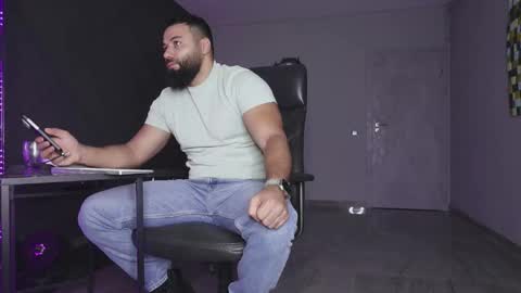 Matthew .. for short call me Matt online show from 11-30-25, 04:49