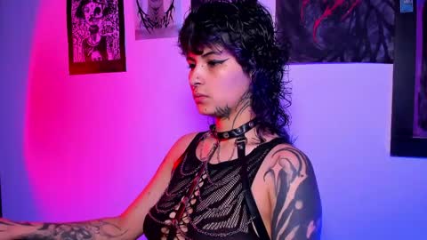 Snapshot of glitch_doll chatting on 05-05-26, 10:18 NYX online show from 05-05-26, 10:18