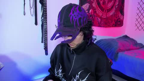 Snapshot of glitch_doll chatting on 07-04-26, 12:28 NYX online show from 07-04-26, 12:28