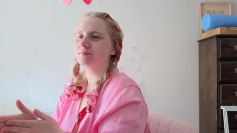 Snapshot of glitchwitch chatting on 05-21-26, 04:14 Glitch online show from 05-21-26, 04:14