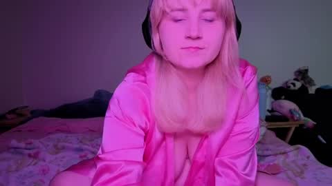 Snapshot of glitchwitch chatting on 06-01-26, 02:24 Glitch online show from 06-01-26, 02:24